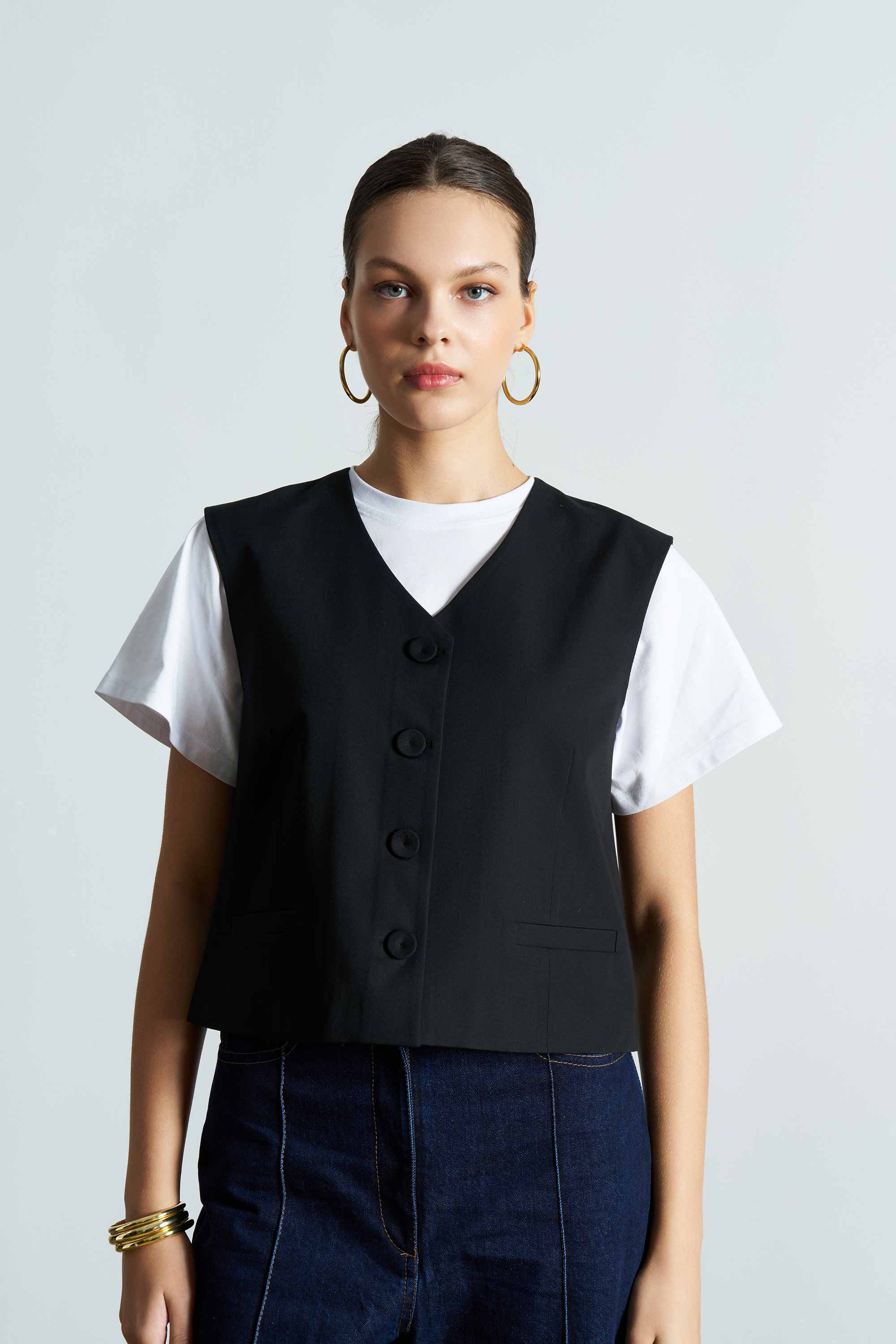 CINTYHA Buttoned Short Black Vest